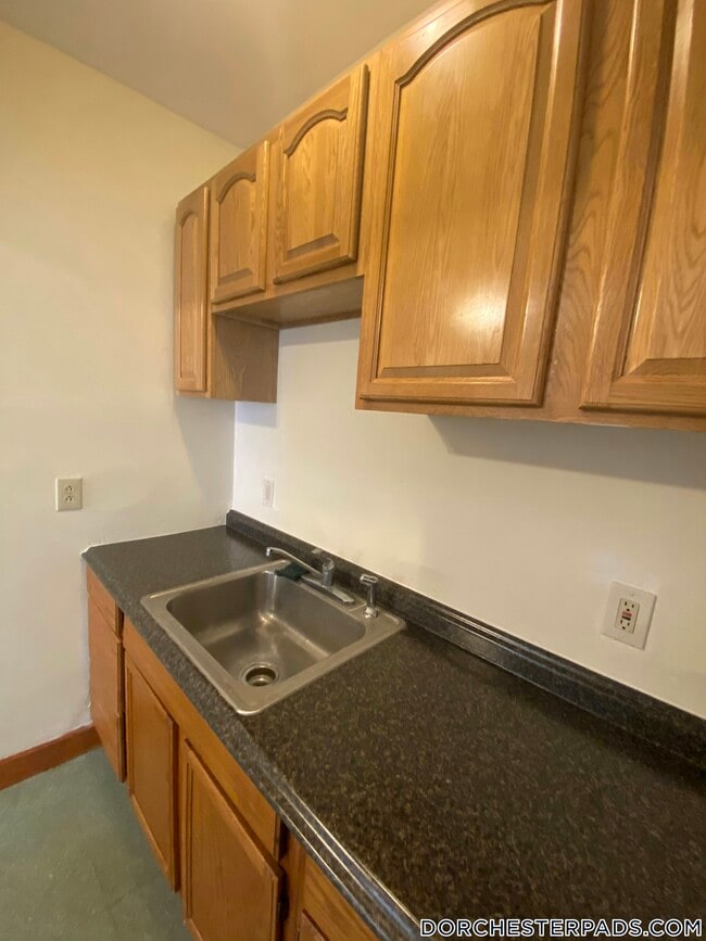 Building Photo - 19 Mora St