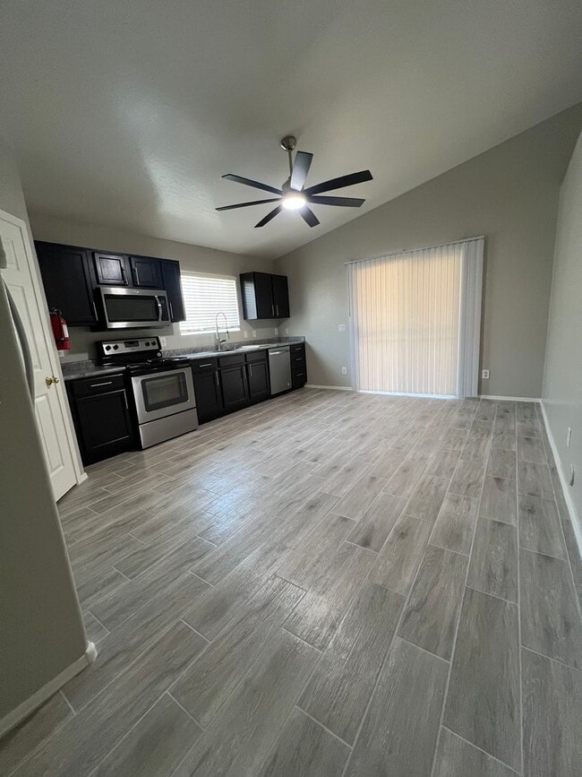 Foto del edificio - South Phoenix 4 Bed 2 Bath
