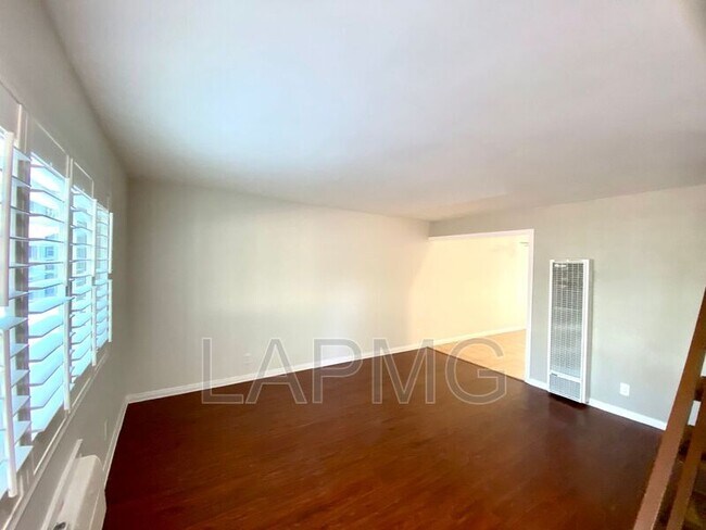 Building Photo - 5619 Irvine Ave