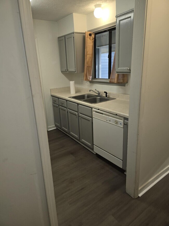 Foto del edificio - 108 Bent Creek Cir N