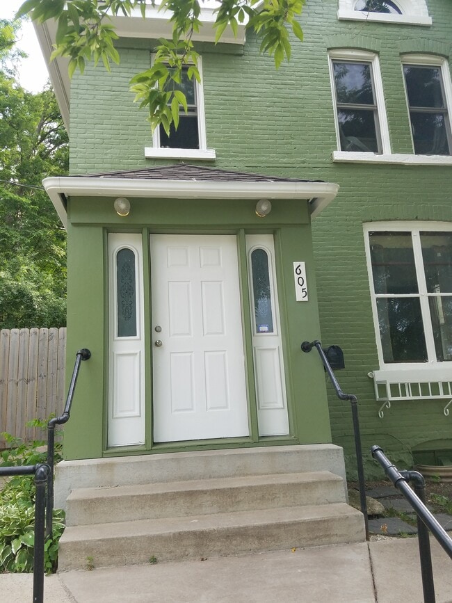 Building Photo - 605 E Main St