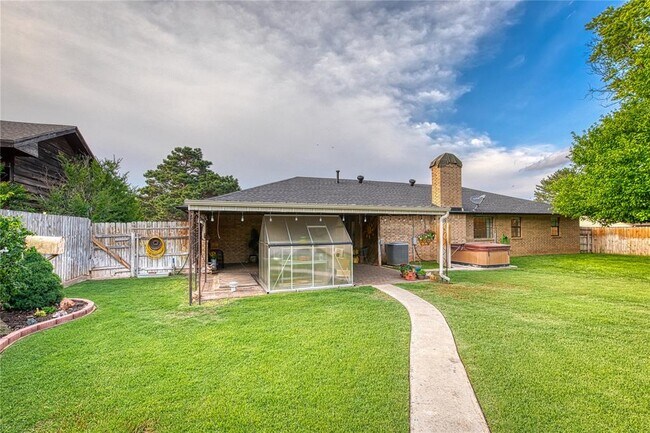 Foto del edificio - 1304 Lynnwood Dr