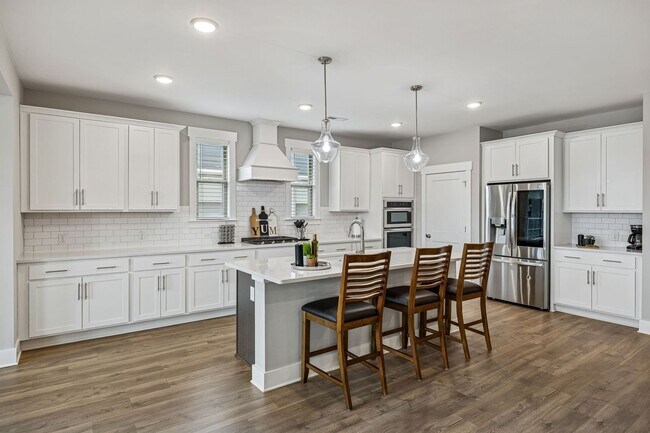 Foto del edificio - Stunning Craftsman-Style Rental Home with Flexible Living Space & Luxury Upgrades!