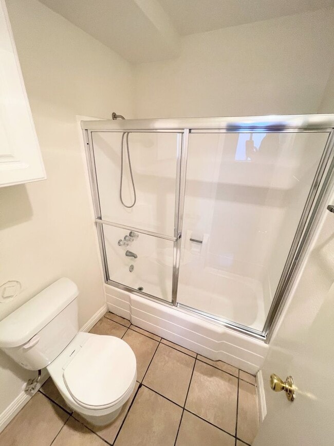 Foto del edificio - LARGE 1bd/1ba in NoHo WITH Parking!