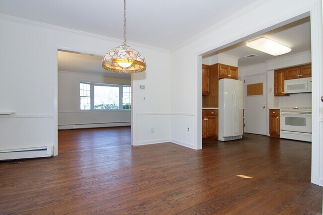 Building Photo - 10 Dater Ln