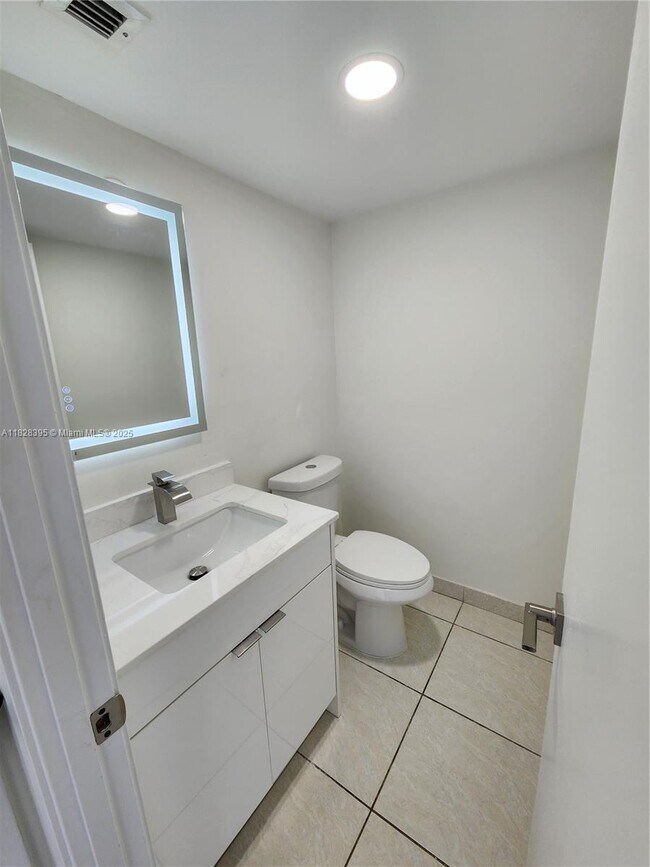 Foto del edificio - 2841 NE 163rd St