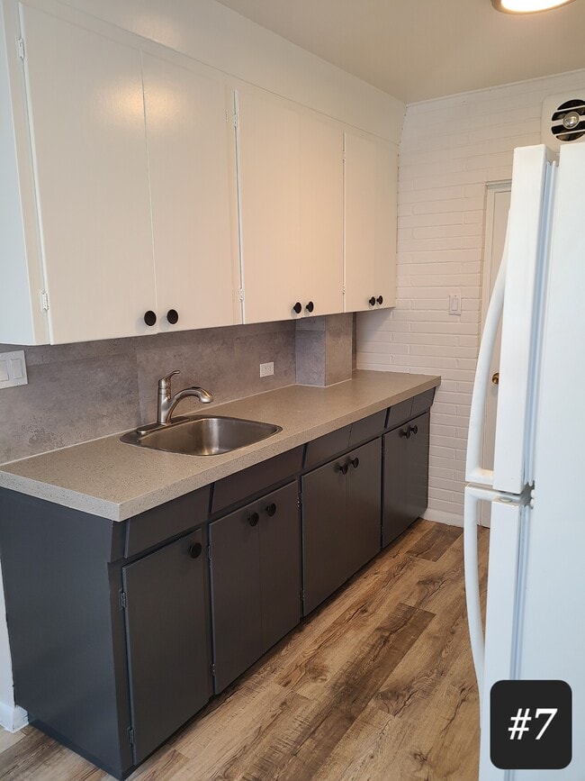 Building Photo - 1910 Main St