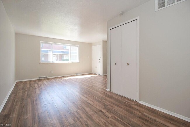 Building Photo - 23984 Banbury Cir