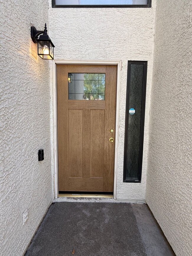 Foto del edificio - 2716 Baycliff Ct