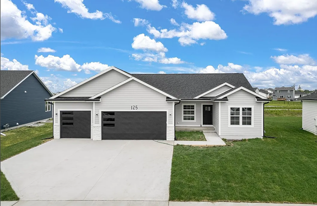 Primary Photo - Beautiful New Construction Home In Bondurant