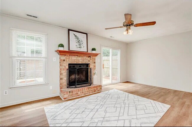 Building Photo - 342 Middle Oaks Dr