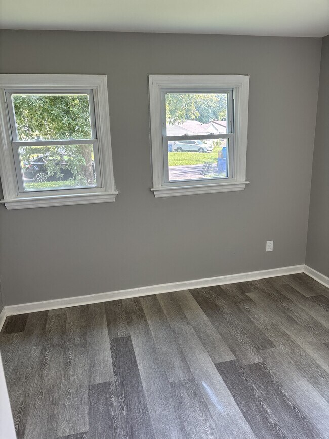 Building Photo - 460 Marechal Ln
