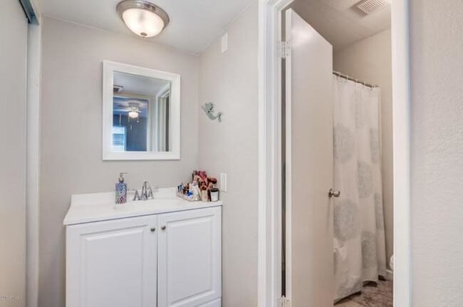 Photo - Fourplex 816 Apartment