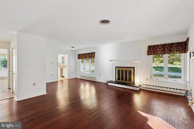 Foto del edificio - 201 Chandler Dr