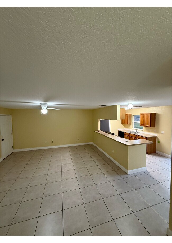 Sala de estar - 133 Wilson Way NE