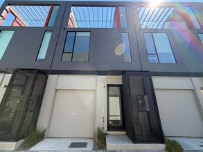 Building Photo - 2419 Binnen Ln