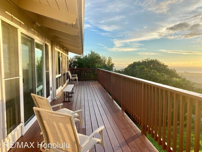 Building Photo - 3 br, 2 bath House - 2164 Halekoa Dr