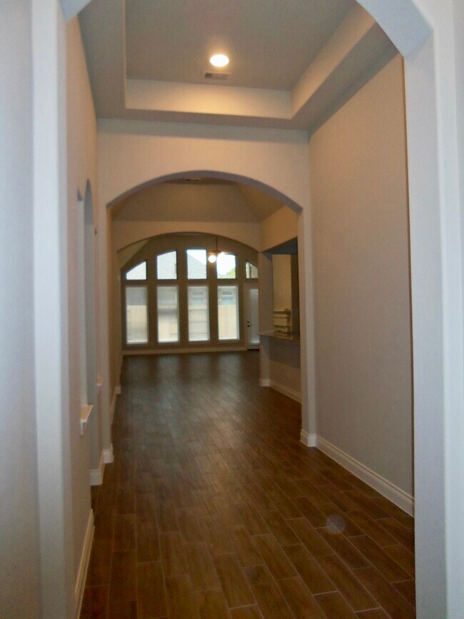 Building Photo - 3910 Park Woods Dr