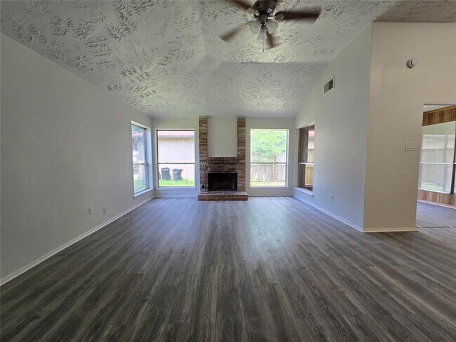 Foto del edificio - 7011 Foxmont Ln
