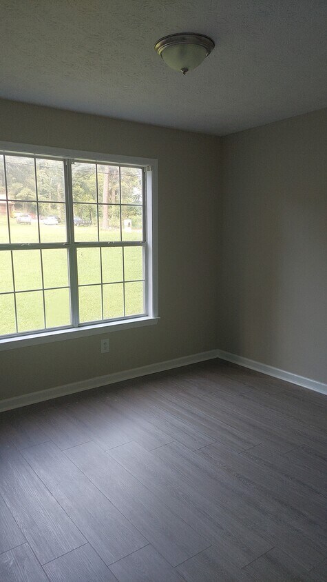 Building Photo - 800 Meadowbrook Dr
