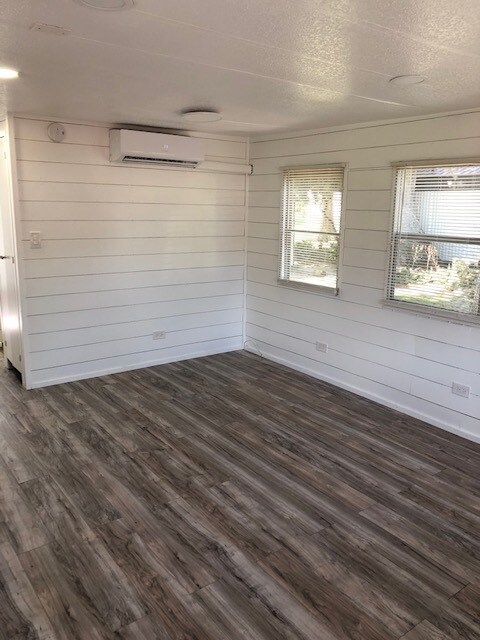 Combined Livingroom?Eating Area - 2849 Tindel Camp Rd