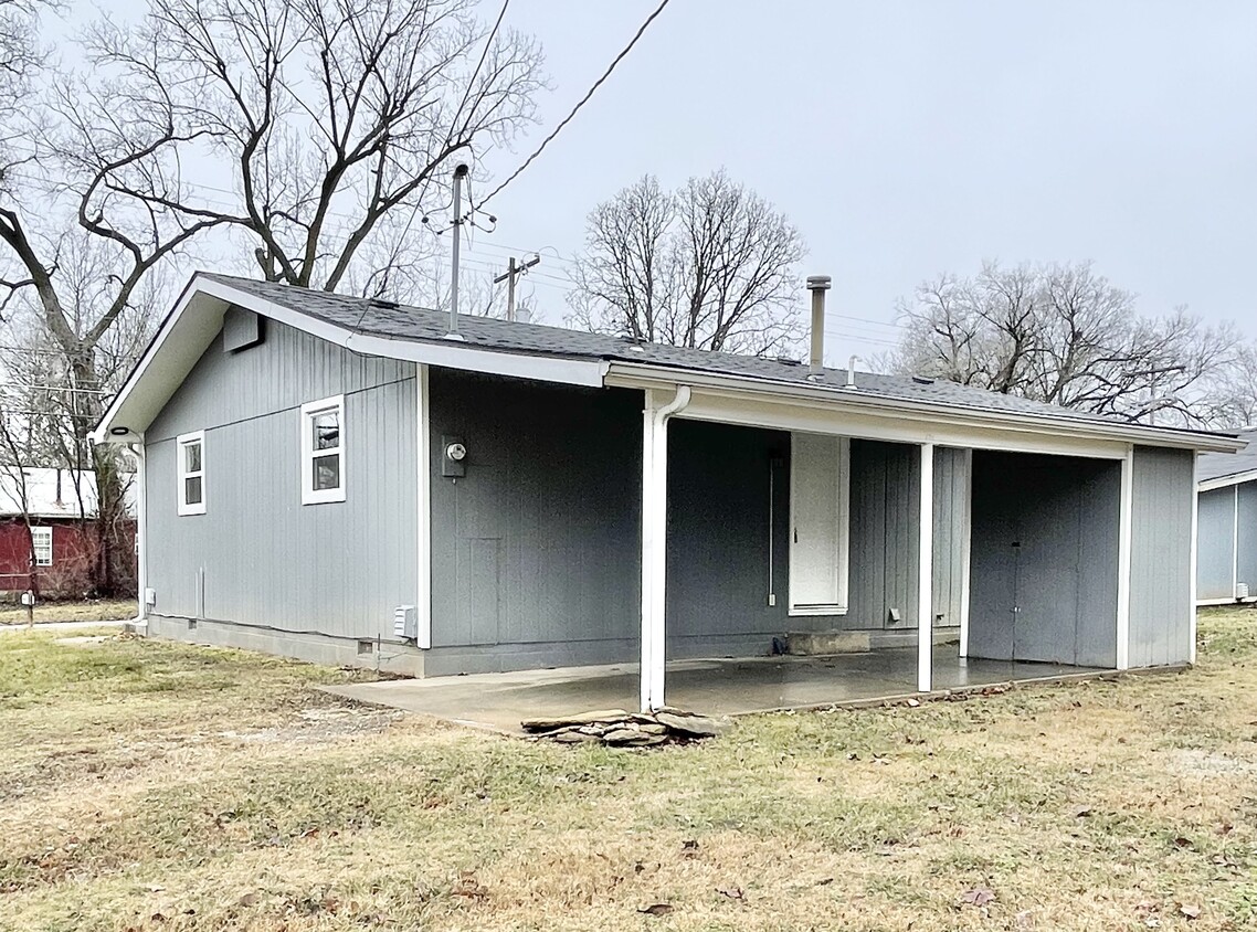 Back of House - 2209 W Calhoun St