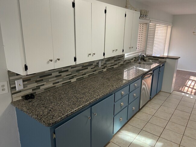 Foto del edificio - 1317 Oakdale Dr