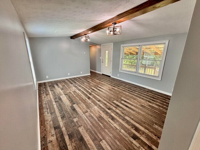 Building Photo - 52 Hillview Ave