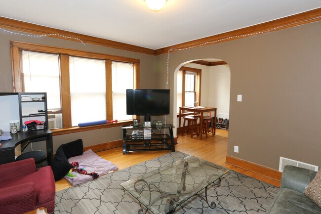 Foto del edificio - 3844 N Bernard St