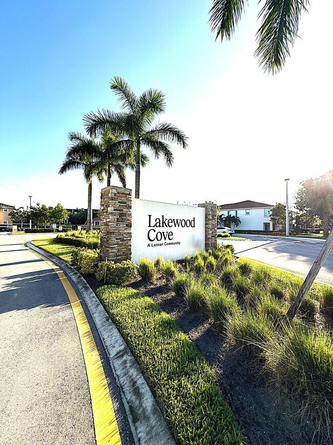 Foto del edificio - 6794 Broadwater Ln