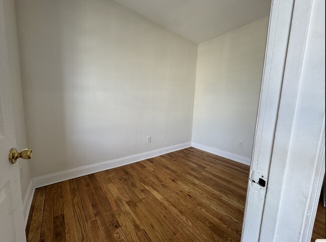 191 Myrtle Ave 3R - 189 Myrtle Ave