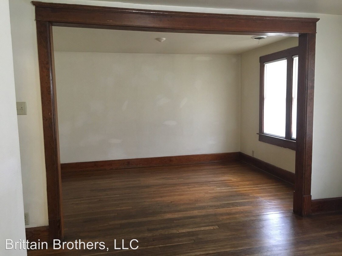 Foto del edificio - 2 br, 1 bath Apartment - 8813 W Maple Street