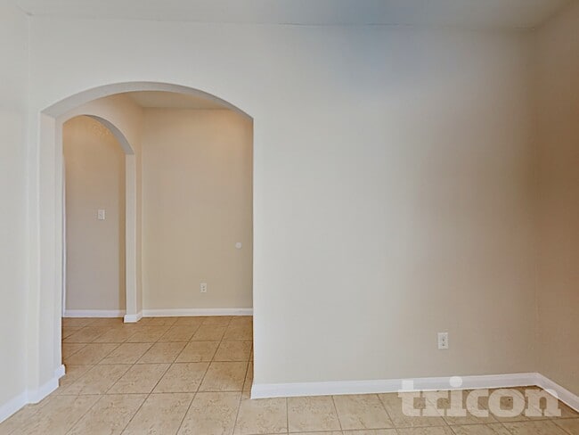 Building Photo - 4607 Le Villas