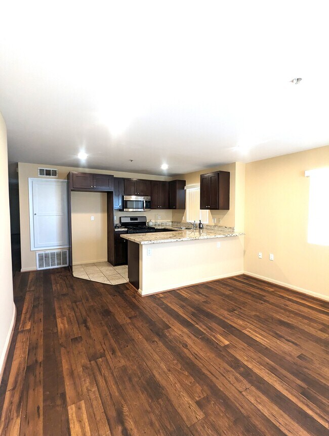 Foto del edificio - 14537 Archwood St
