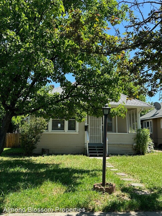 Building Photo - 3 br, 1 bath House - 422 S. Plumas St.