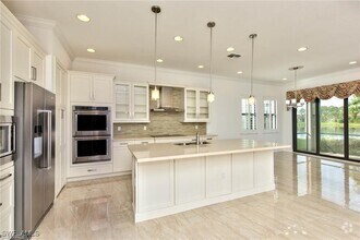 Building Photo - 9301 Woodhurst Dr