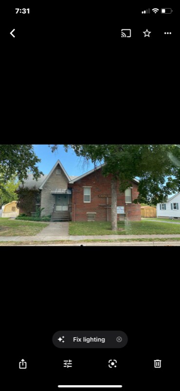 Building Photo - 137 E Maple St