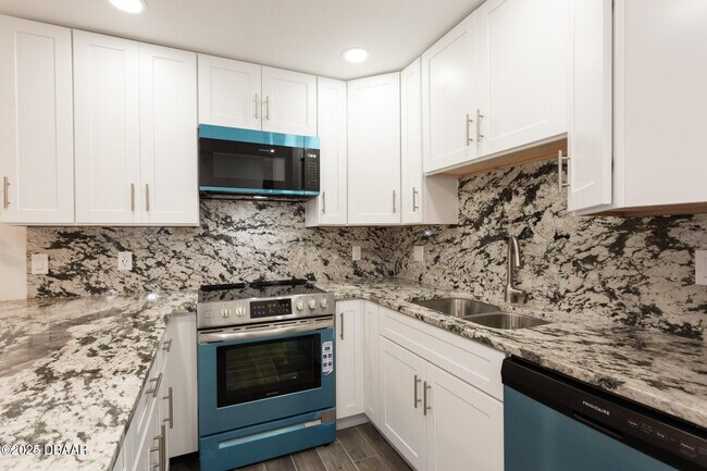 Building Photo - 23 Ocean Palm Villa S