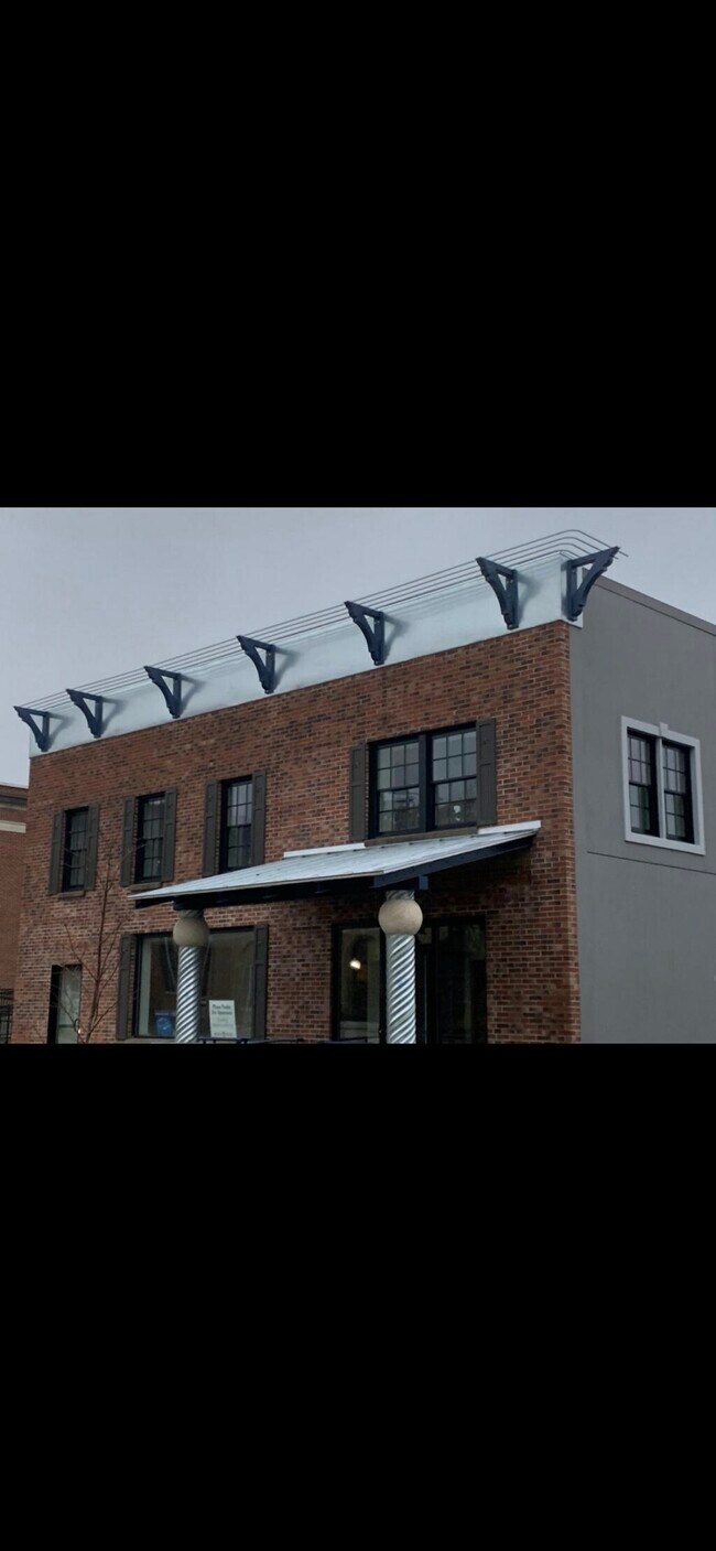 Private entrance, lots of parking - 74 Warren St