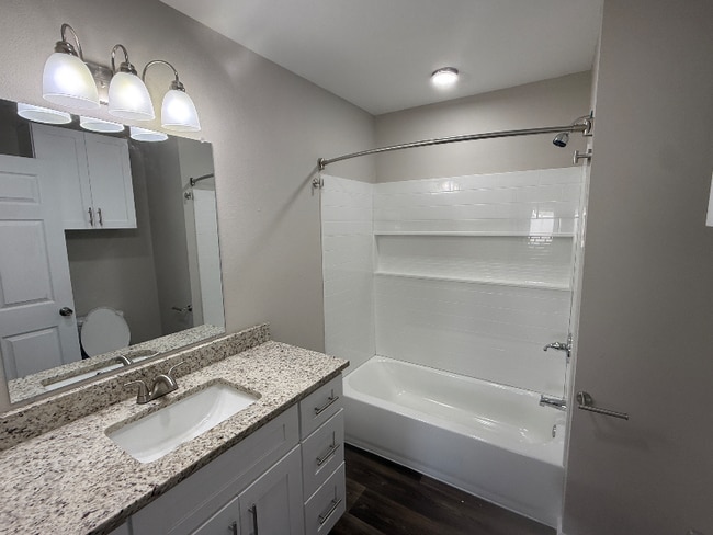 Foto del edificio - 80 Redwood Ln