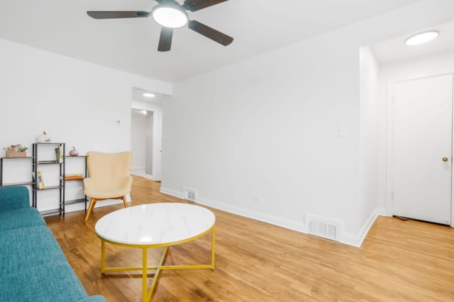 Foto del edificio - 6136 S Kildare Ave