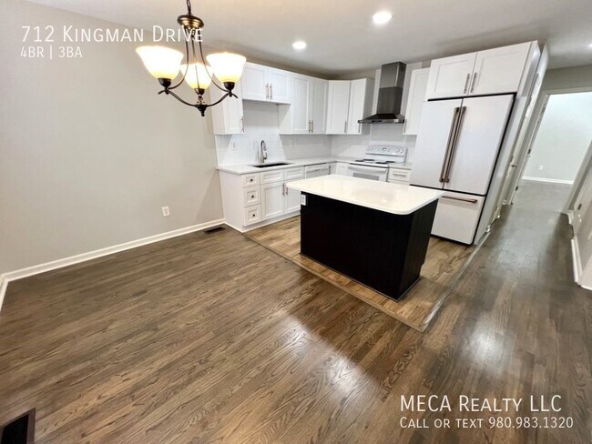 Foto del edificio - 712 Kingman Dr