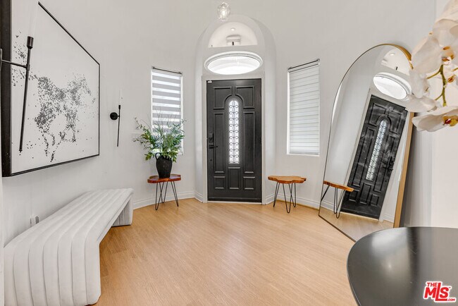 Foto del edificio - 367 S Oak Ave