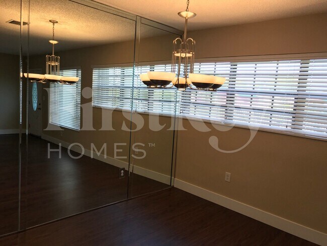 Foto del edificio - 1420 NW 176th Terrace