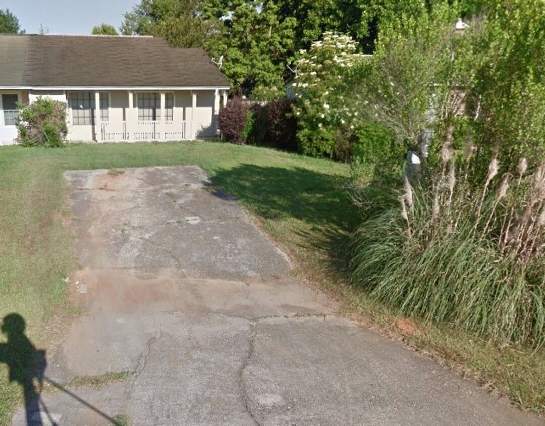 Primary Photo - 2586 Chateau Ln