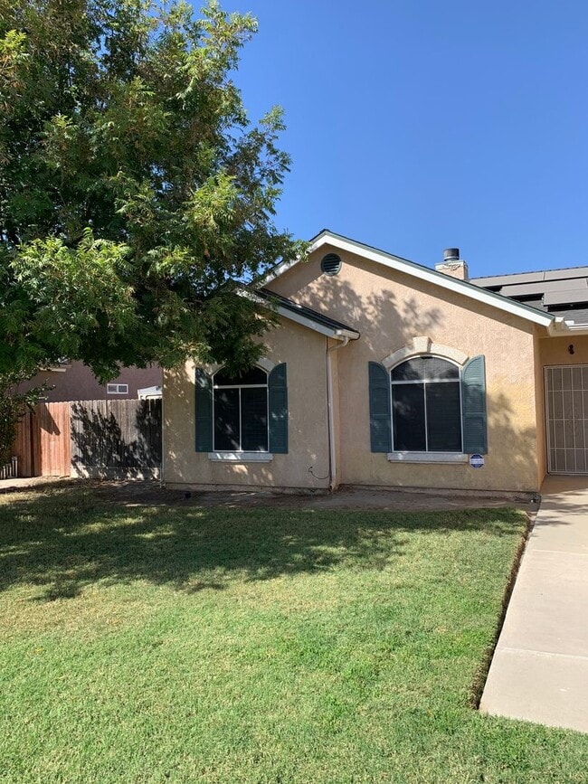 Building Photo - 3 Bedroom 2 Bath Solar Home