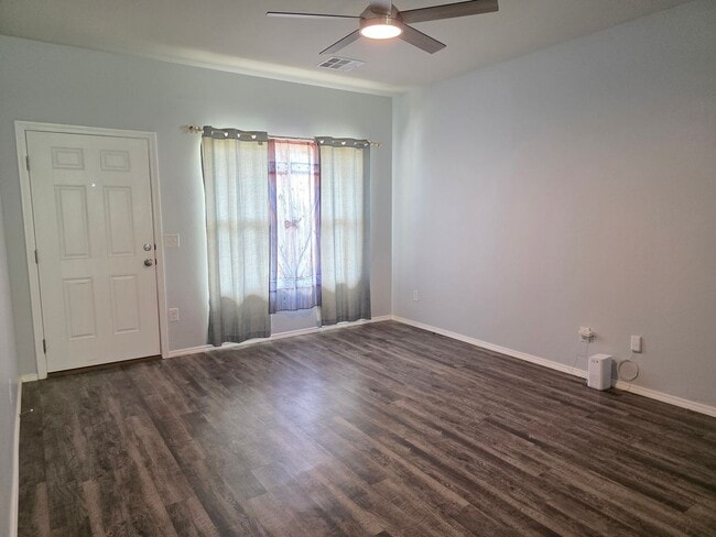 Building Photo - 3 Bedroom home for rent in Noble!
