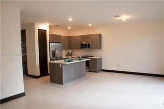 Building Photo - 15962 NW 91st Ct