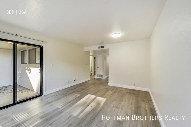 Building Photo - 1425 38th Ave