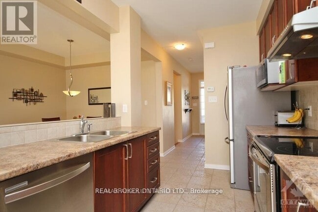 Building Photo - 615 Pepperville Crescent